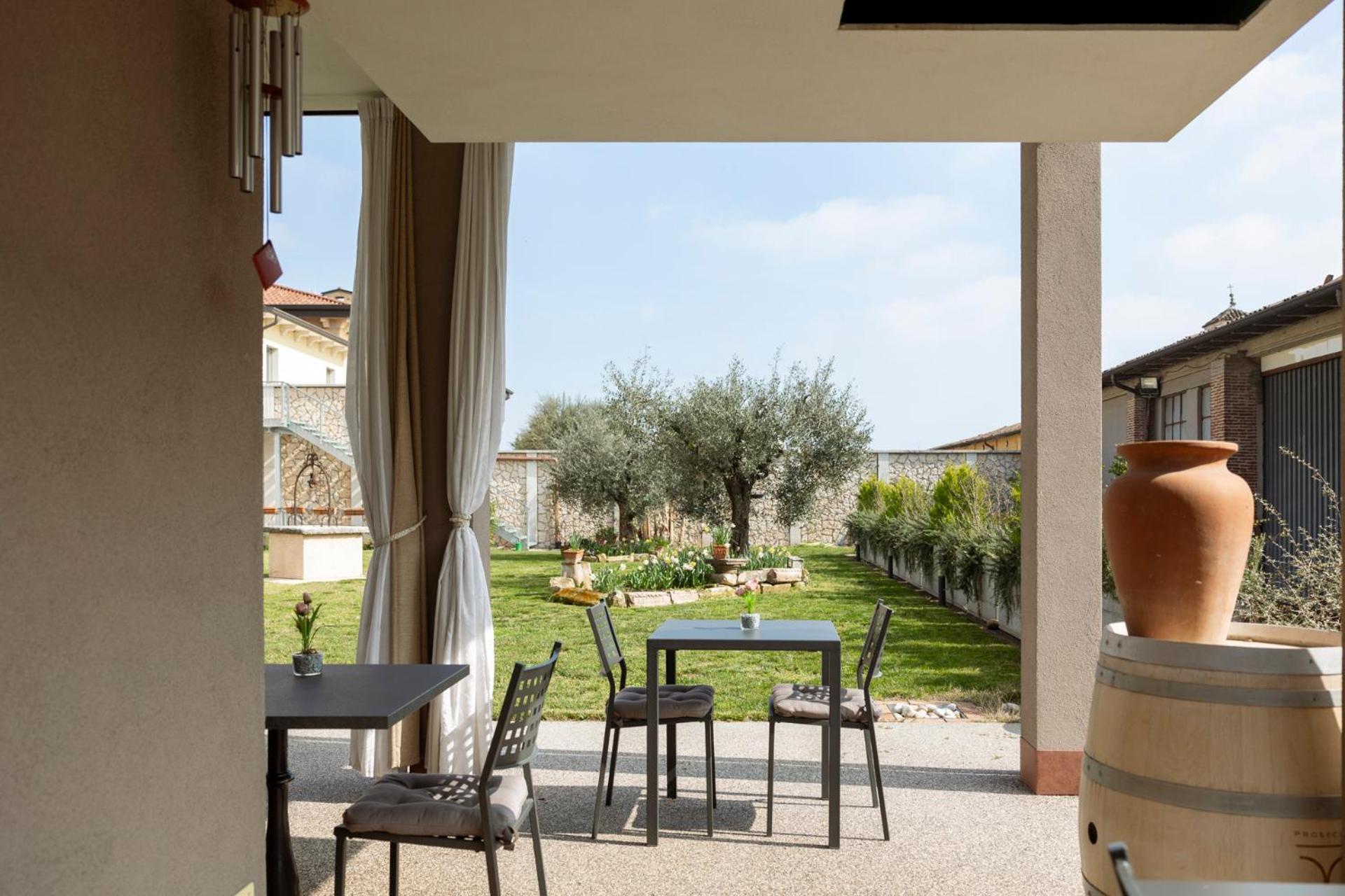 Hotel La Caporala Castel d'Azzano Exterior foto